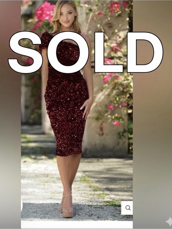 VELVI Dresses & Skirts - PIERRE ONE SHOULDER
SEQUIN MIDI DRESS - BURGUNDY - NWT Perfect to CHRISTMAS!!🎄